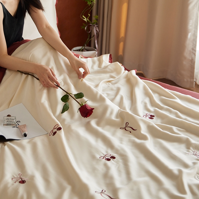 91家纺网 家纺一手货源 找家纺 （总）安莱生活 2026新款50s莱赛尔天丝夏被空调被夏凉被四件套拼边红色系列