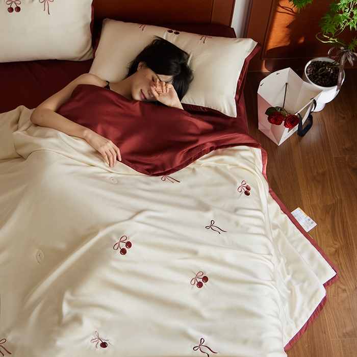 91家纺网 家纺一手货源 找家纺 （总）安莱生活 2026新款50s莱赛尔天丝夏被空调被夏凉被四件套拼边红色系列