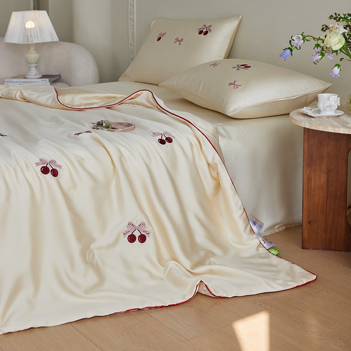 91家纺网 家纺一手货源 找家纺 安莱生活 2026新款50莱赛尔天丝夏被夏凉被空调被四件套嵌绳款 蝴蝶结樱桃