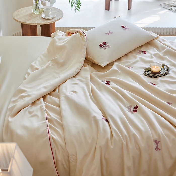 91家纺网 家纺一手货源 找家纺 安莱生活 2026新款50莱赛尔天丝夏被夏凉被空调被四件套嵌绳款 蝴蝶结樱桃