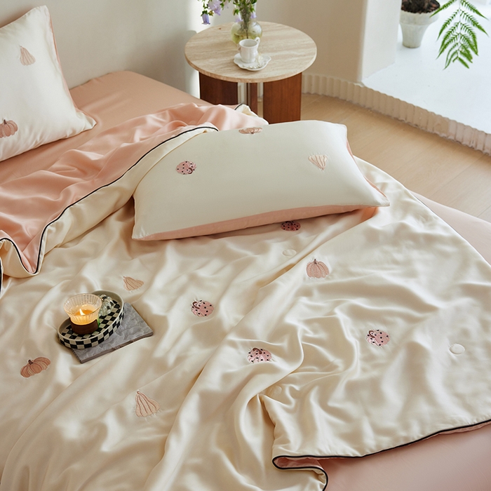 91家纺网 家纺一手货源 找家纺 安莱生活 2026新款50莱赛尔天丝夏被夏凉被空调被四件套嵌绳款 草间南瓜