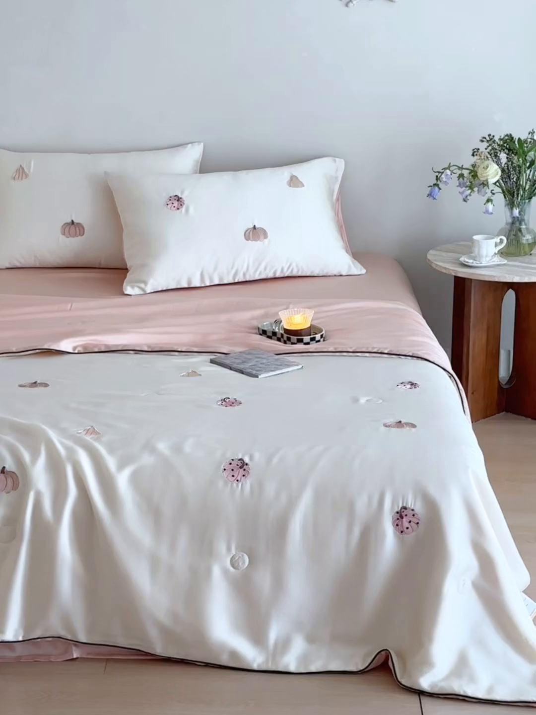 91家纺网 家纺一手货源 找家纺 安莱生活 2026新款50莱赛尔天丝夏被夏凉被空调被四件套嵌绳款 草间南瓜