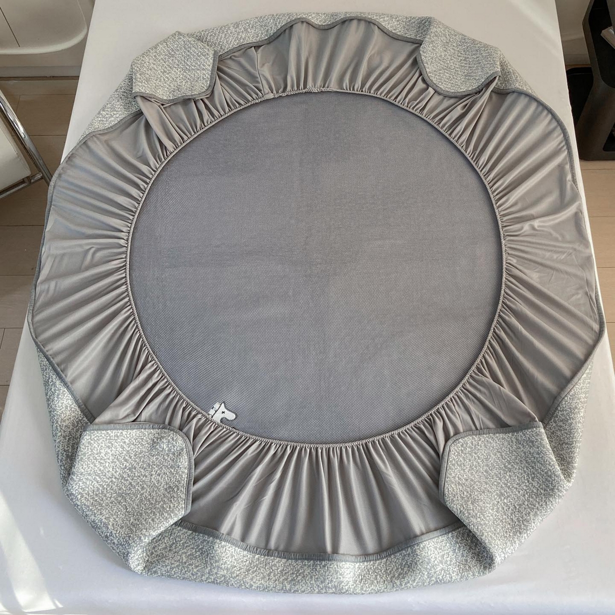 91家纺网 家纺一手货源 找家纺 帅露家纺 2026新款A类PE中分子绣花软凉席席子-慢摇时光 床笠款-慢摇时光灰