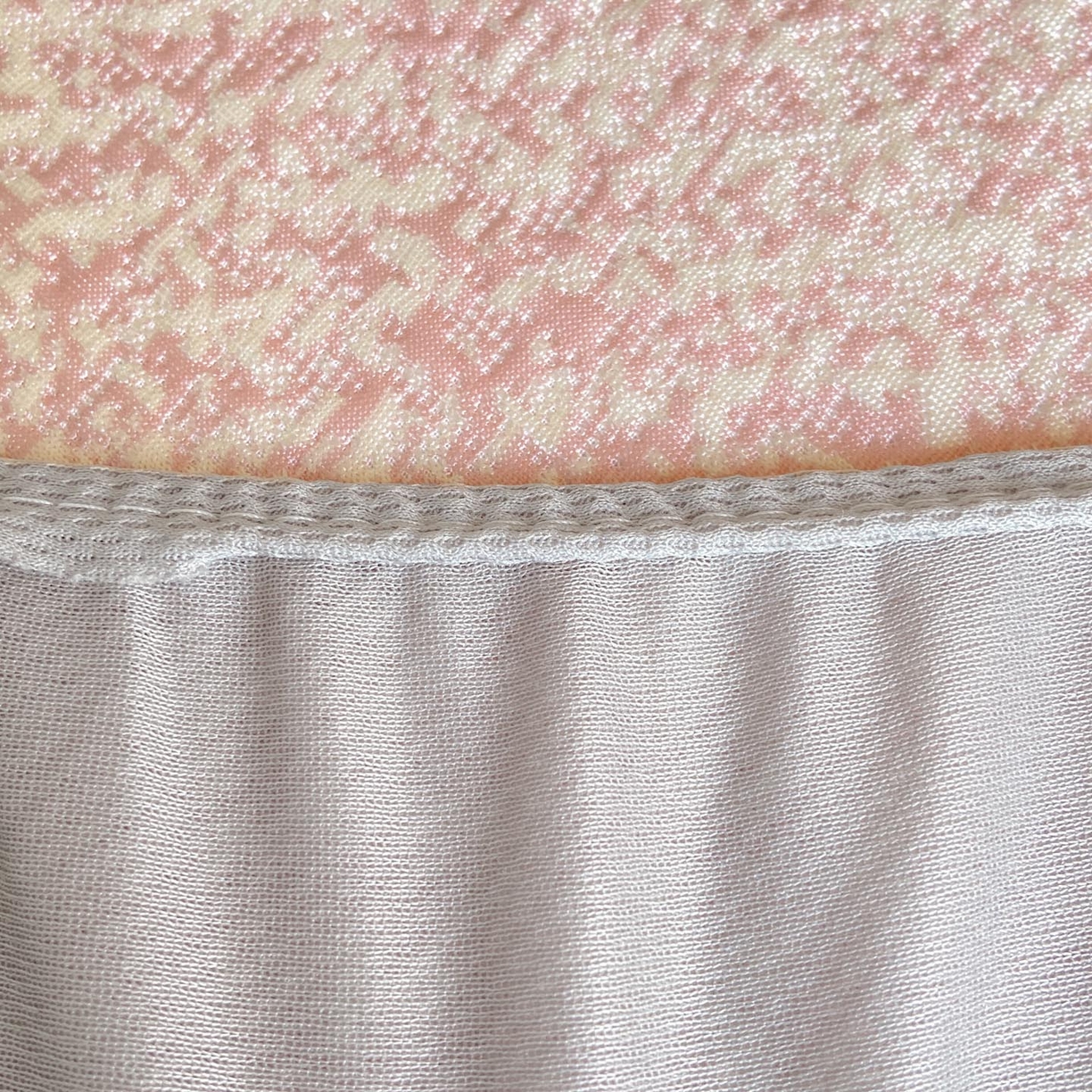 91家纺网 家纺一手货源 找家纺 帅露家纺 2026新款A类PE中分子绣花软凉席席子-慢摇时光 床笠款-慢摇时光粉