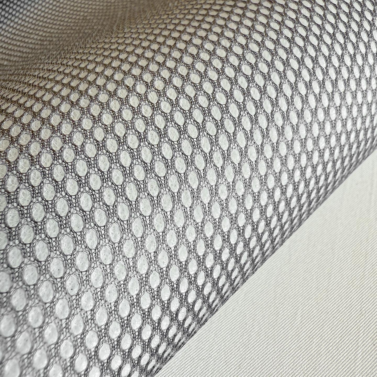 91家纺网 家纺一手货源 找家纺 帅露家纺 2026新款A类PE中分子绣花软凉席席子-慢摇时光 平铺款-慢摇时光灰