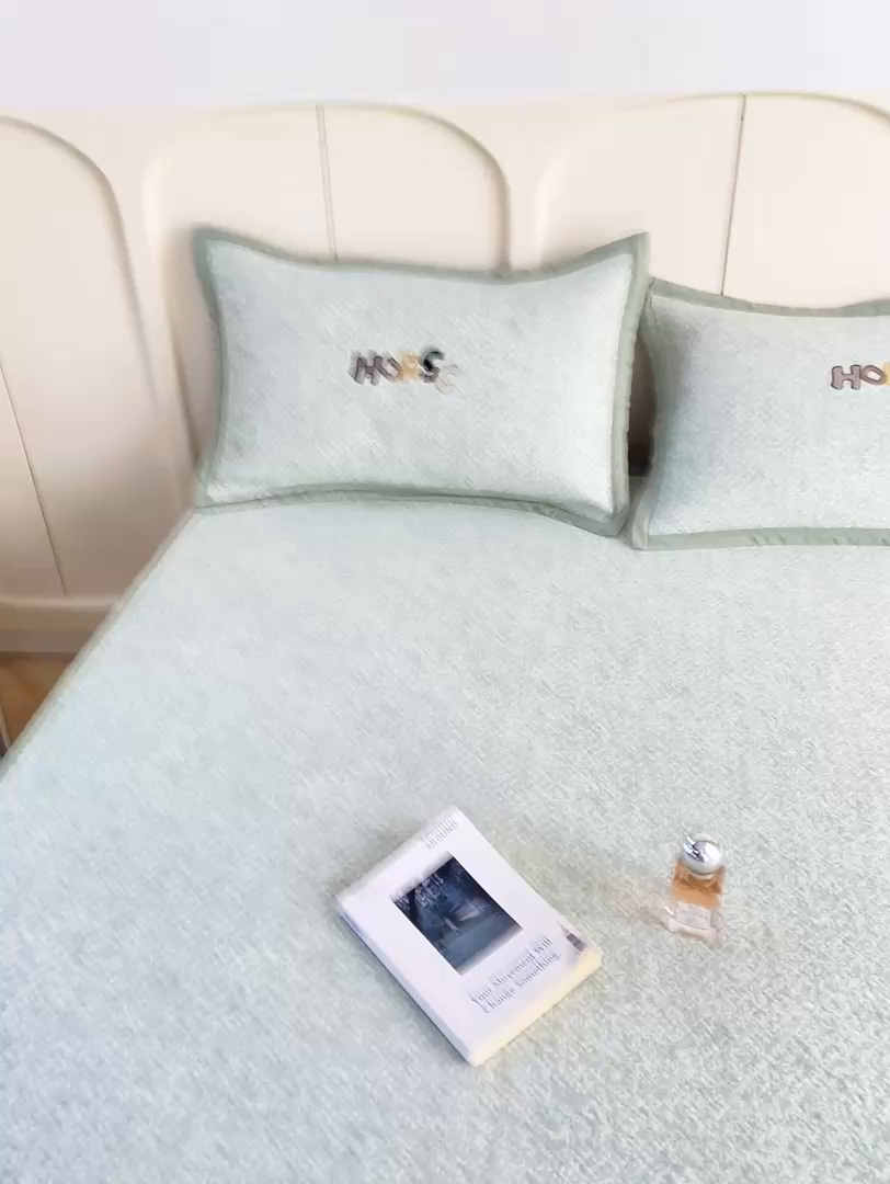 91家纺网 家纺一手货源 找家纺 帅露家纺 2026新款A类PE中分子绣花软凉席席子-慢摇时光 床笠款-慢摇时光绿