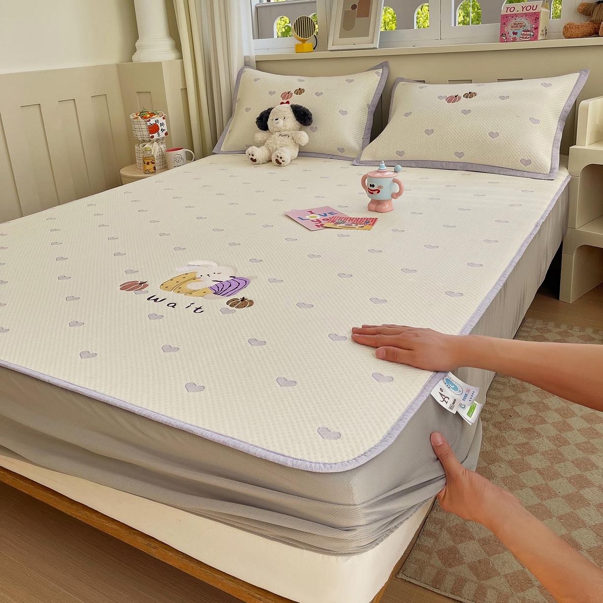 91家纺网 家纺一手货源 找家纺 帅露家纺 2026新款A类PE中分子卡通大版绣花软凉席席子 床笠款-懒懒兔