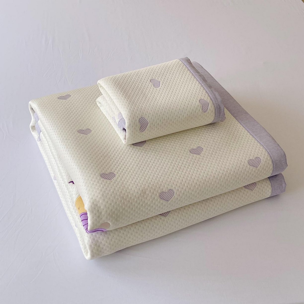 91家纺网 家纺一手货源 找家纺 帅露家纺 2026新款A类PE中分子卡通大版绣花软凉席席子 平铺款-懒懒兔