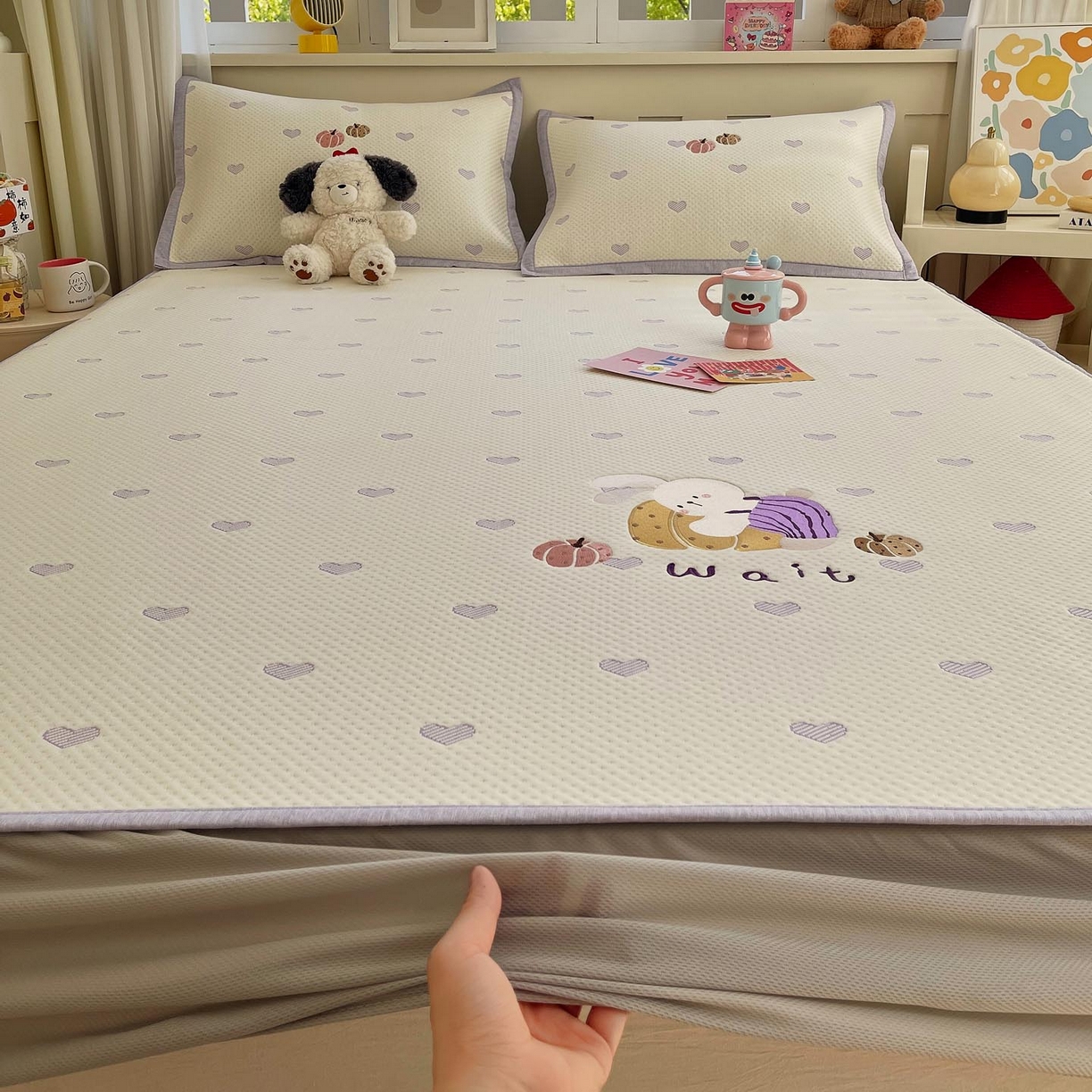 91家纺网 家纺一手货源 找家纺 帅露家纺 2026新款A类PE中分子卡通大版绣花软凉席席子 床笠款-懒懒兔