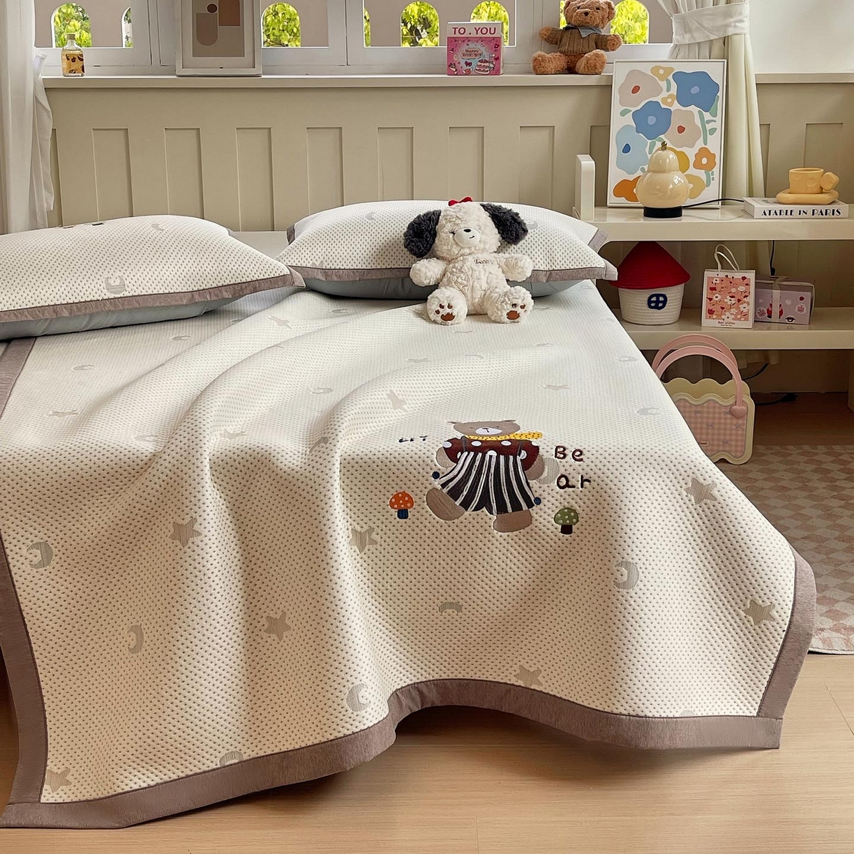 91家纺网 家纺一手货源 找家纺 帅露家纺 2026新款A类PE中分子卡通大版绣花软凉席席子 平铺款-星月织梦