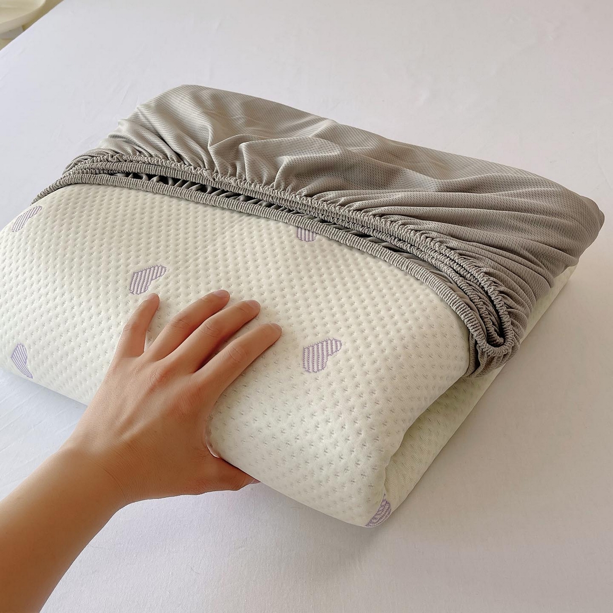 91家纺网 家纺一手货源 找家纺 帅露家纺 2026新款A类PE中分子卡通大版绣花软凉席席子 床笠款-懒懒兔