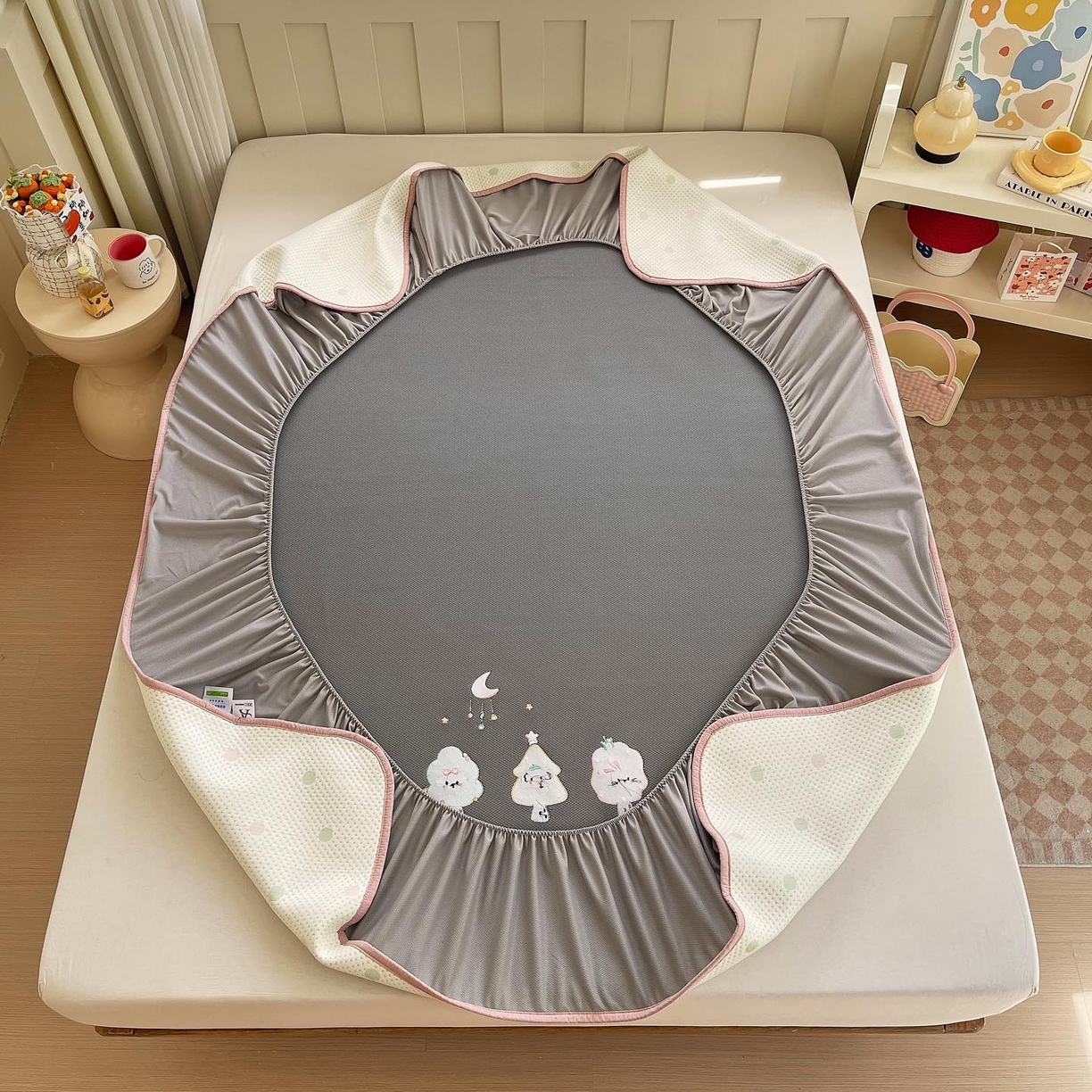 91家纺网 家纺一手货源 找家纺 帅露家纺 2026新款A类PE中分子卡通大版绣花软凉席席子 床笠款-粉屿森林