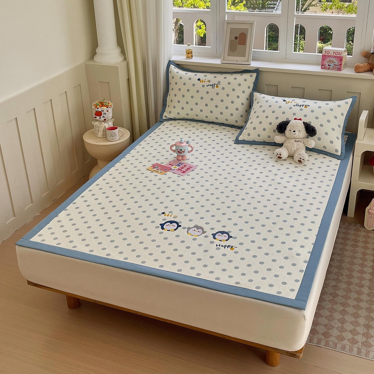 91家纺网 家纺一手货源 找家纺 帅露家纺 2026新款A类PE中分子卡通大版绣花软凉席席子 平铺款-蓝调企鹅