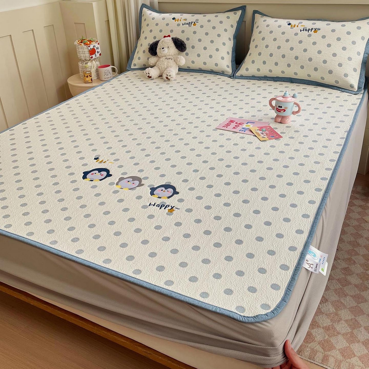 91家纺网 家纺一手货源 找家纺 帅露家纺 2026新款A类PE中分子卡通大版绣花软凉席席子 床笠款-蓝调企鹅