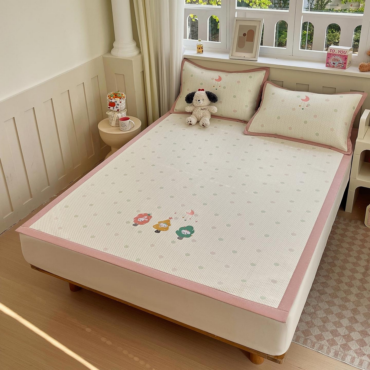 91家纺网 家纺一手货源 找家纺 帅露家纺 2026新款A类PE中分子卡通大版绣花软凉席席子 平铺款-粉屿森林