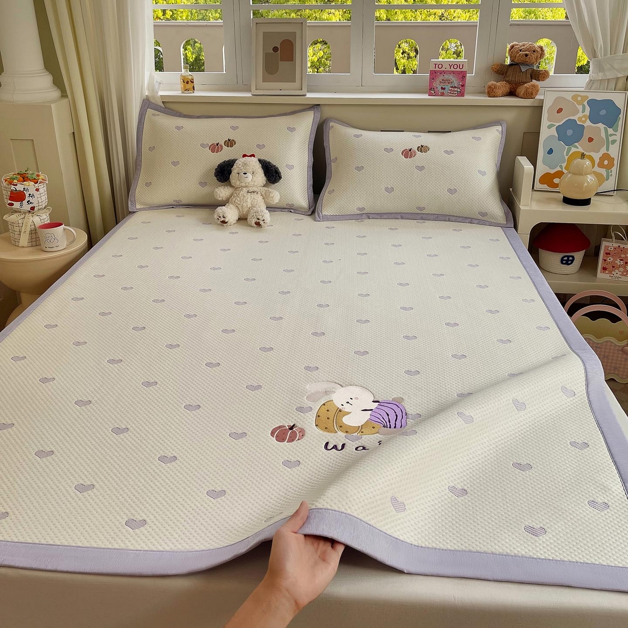 91家纺网 家纺一手货源 找家纺 帅露家纺 2026新款A类PE中分子卡通大版绣花软凉席席子 平铺款-懒懒兔