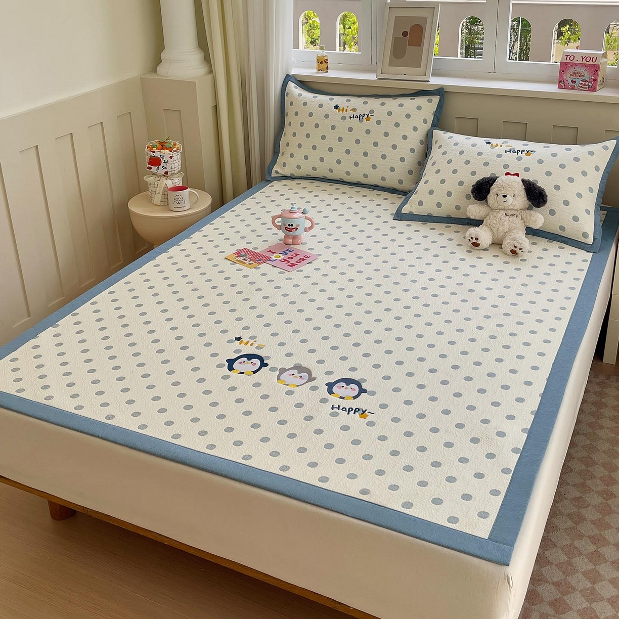 91家纺网 家纺一手货源 找家纺 帅露家纺 2026新款A类PE中分子卡通大版绣花软凉席席子 平铺款-蓝调企鹅