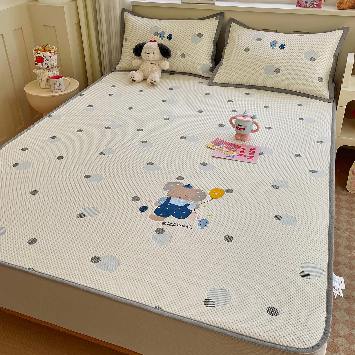 91家纺网 家纺一手货源 找家纺 帅露家纺 2026新款A类PE中分子卡通大版绣花软凉席席子 床笠款-波点日记