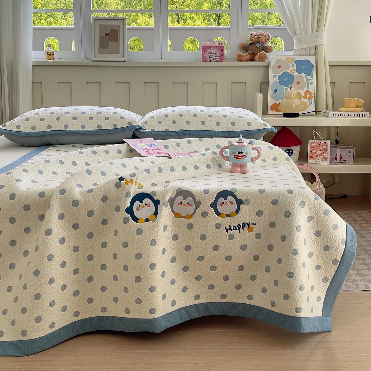 91家纺网 家纺一手货源 找家纺 帅露家纺 2026新款A类PE中分子卡通大版绣花软凉席席子 平铺款-蓝调企鹅