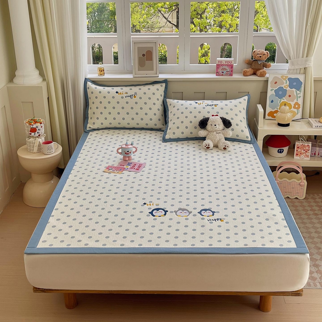 91家纺网 家纺一手货源 找家纺 帅露家纺 2026新款A类PE中分子卡通大版绣花软凉席席子 平铺款-蓝调企鹅