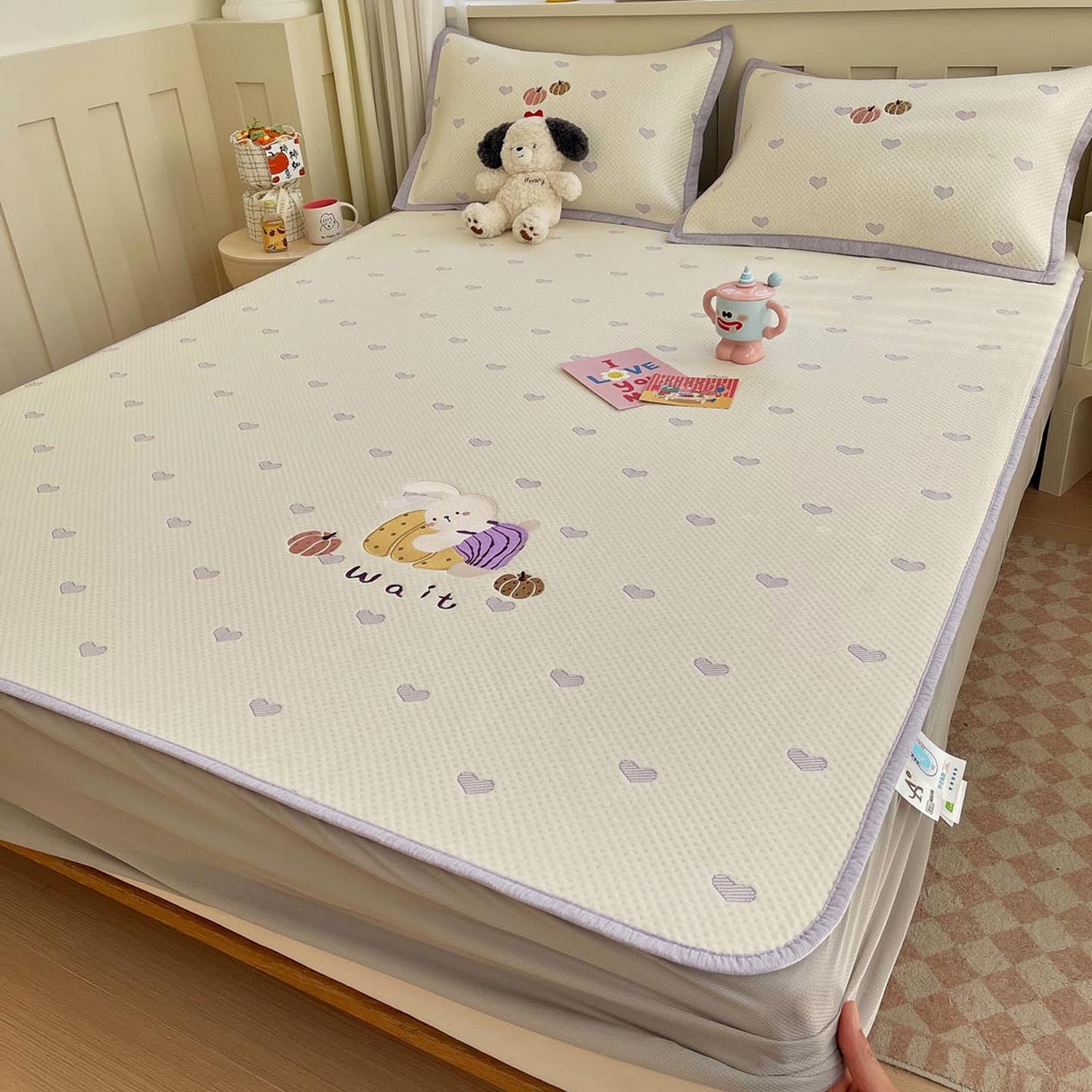 91家纺网 家纺一手货源 找家纺 帅露家纺 2026新款A类PE中分子卡通大版绣花软凉席席子 床笠款-懒懒兔