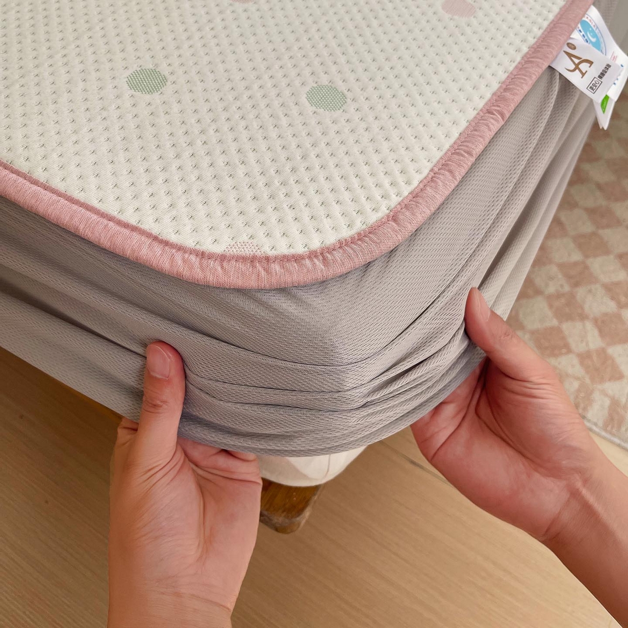 91家纺网 家纺一手货源 找家纺 帅露家纺 2026新款A类PE中分子卡通大版绣花软凉席席子 床笠款-粉屿森林