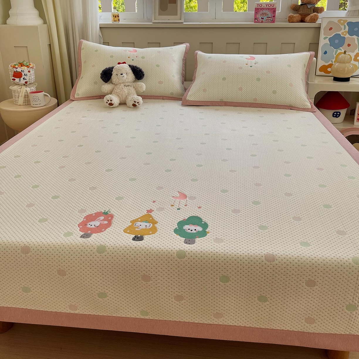 91家纺网 家纺一手货源 找家纺 帅露家纺 2026新款A类PE中分子卡通大版绣花软凉席席子 平铺款-粉屿森林