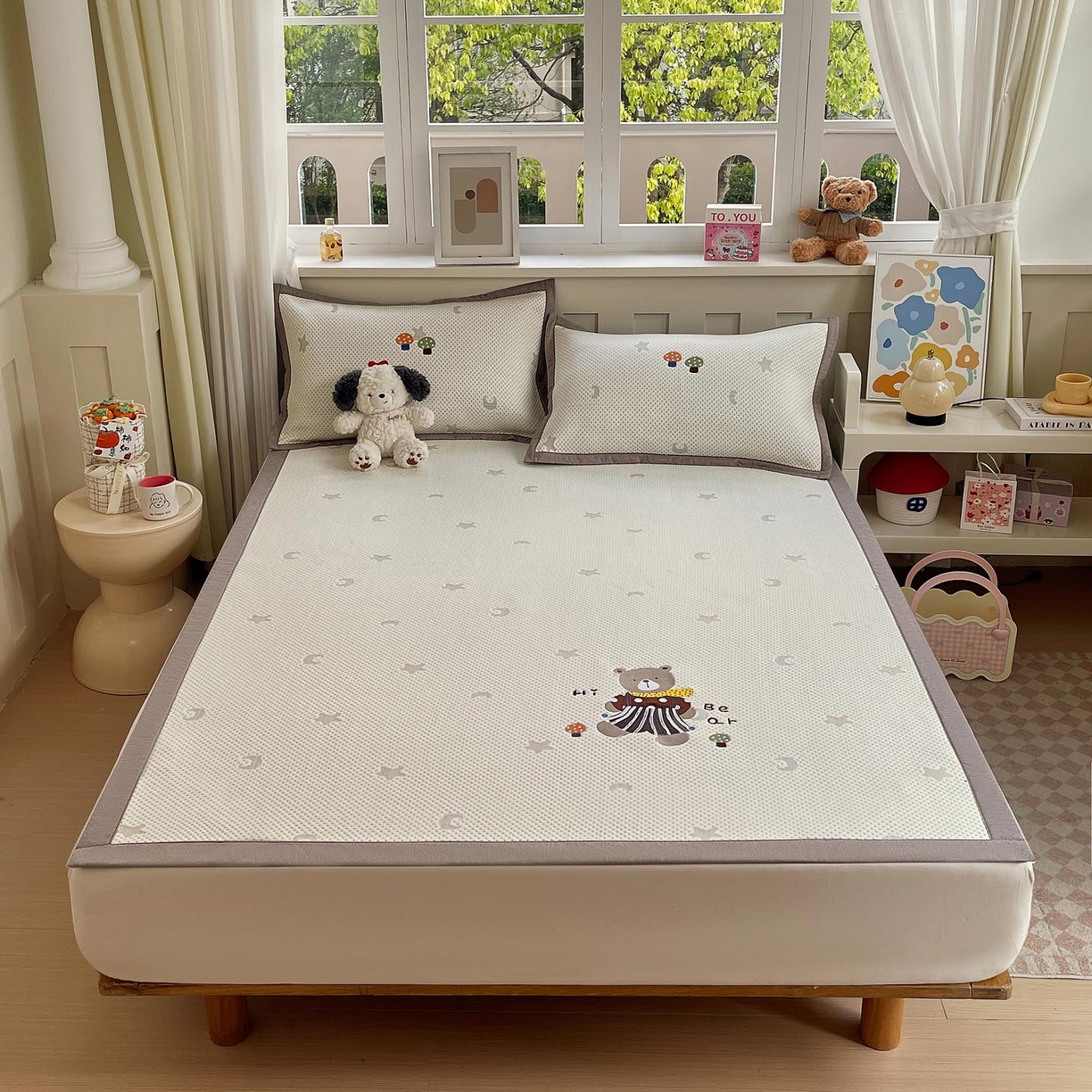 91家纺网 家纺一手货源 找家纺 帅露家纺 2026新款A类PE中分子卡通大版绣花软凉席席子 平铺款-星月织梦