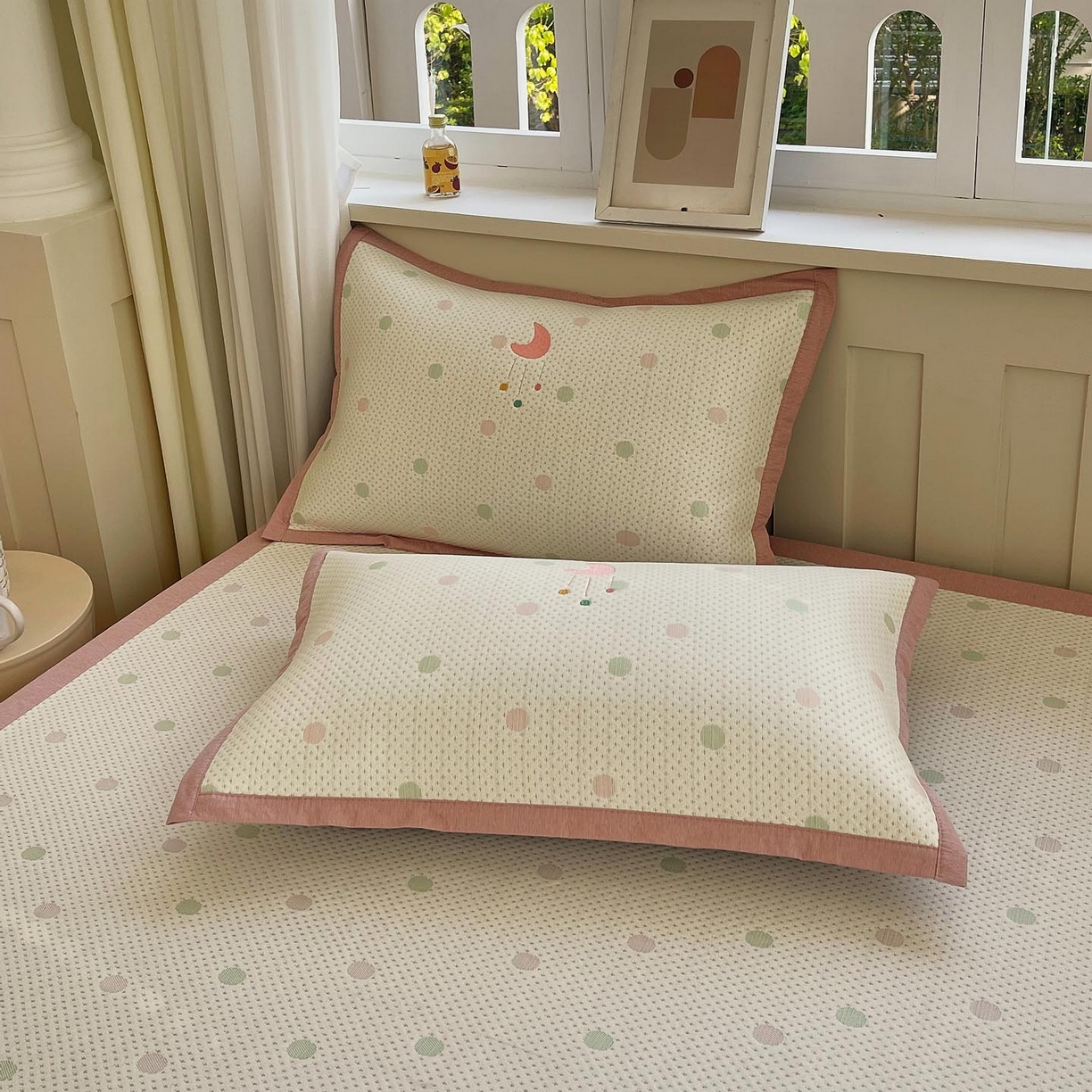 91家纺网 家纺一手货源 找家纺 帅露家纺 2026新款A类PE中分子卡通大版绣花软凉席席子 平铺款-粉屿森林