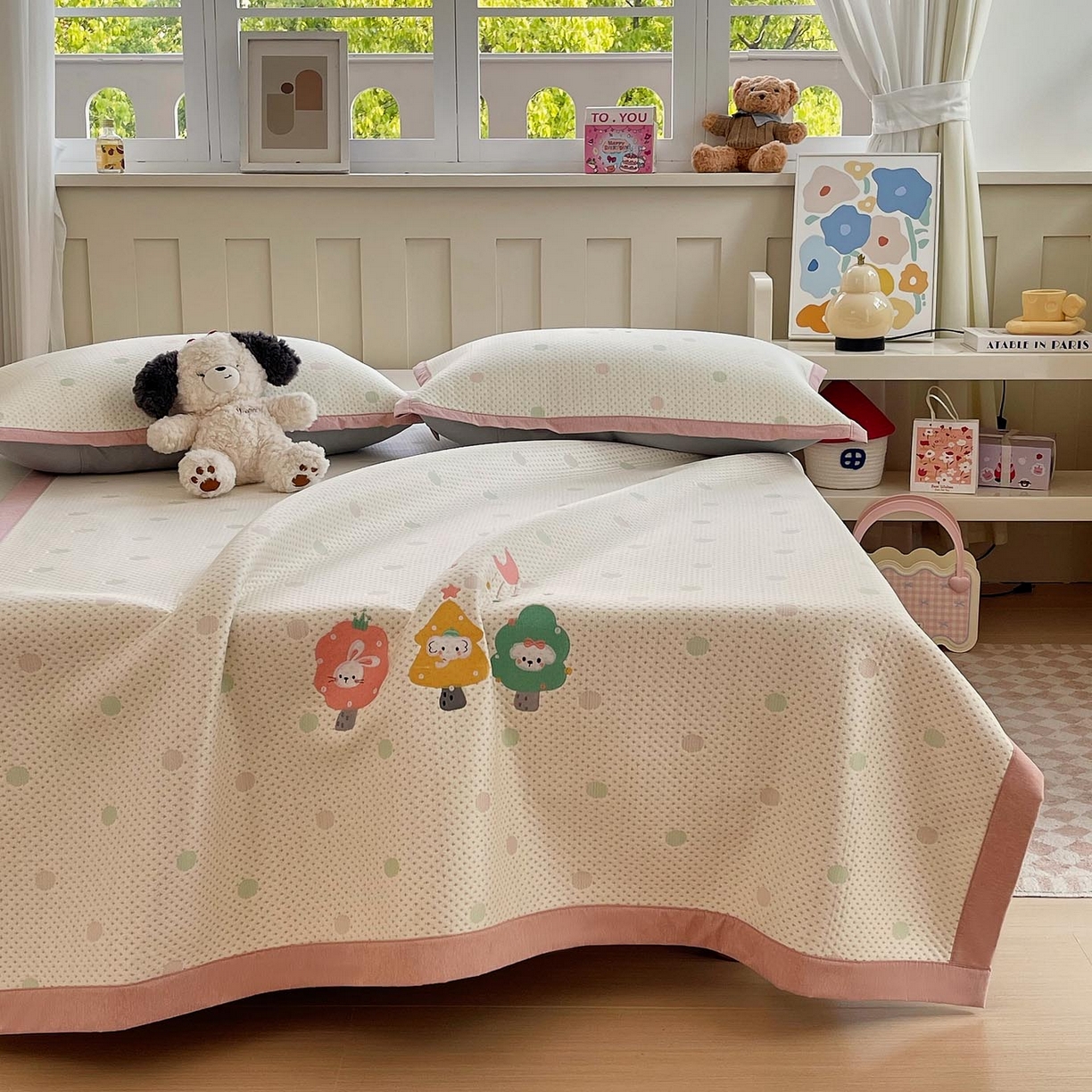 91家纺网 家纺一手货源 找家纺 帅露家纺 2026新款A类PE中分子卡通大版绣花软凉席席子 平铺款-粉屿森林