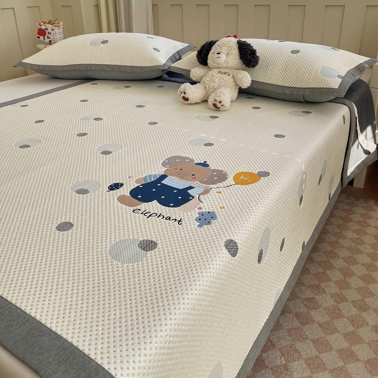 91家纺网 家纺一手货源 找家纺 帅露家纺 2026新款A类PE中分子卡通大版绣花软凉席席子 平铺款-波点日记