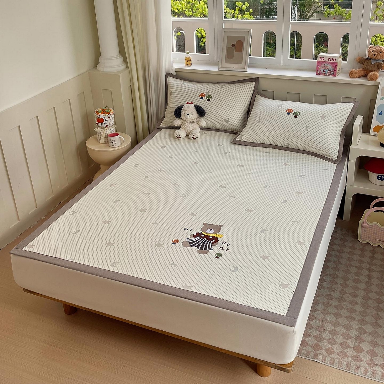 91家纺网 家纺一手货源 找家纺 帅露家纺 2026新款A类PE中分子卡通大版绣花软凉席席子 平铺款-星月织梦