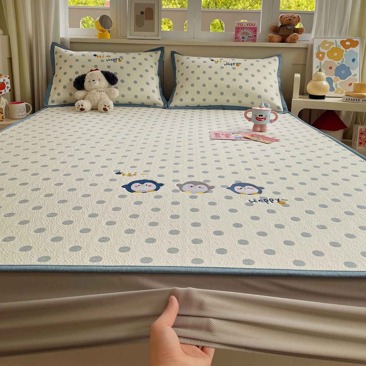 91家纺网 家纺一手货源 找家纺 帅露家纺 2026新款A类PE中分子卡通大版绣花软凉席席子 床笠款-蓝调企鹅