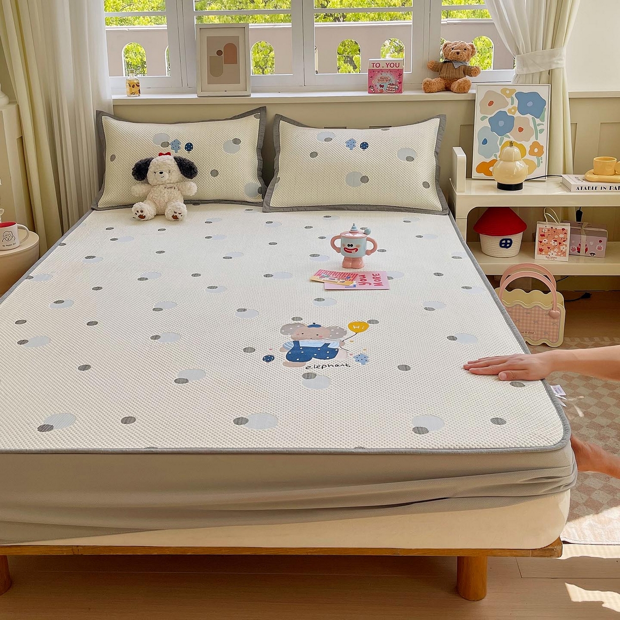 91家纺网 家纺一手货源 找家纺 帅露家纺 2026新款A类PE中分子卡通大版绣花软凉席席子 床笠款-波点日记