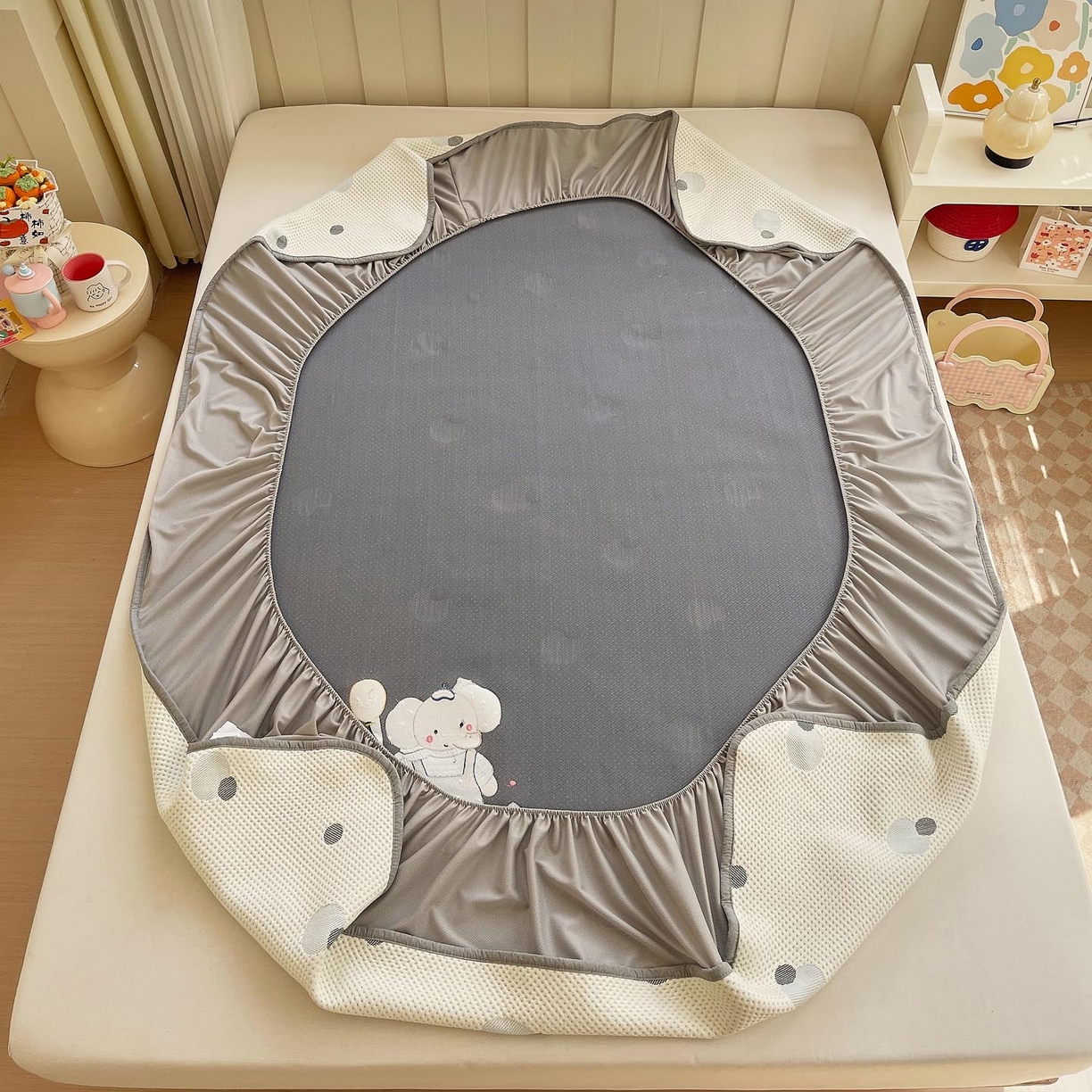 91家纺网 家纺一手货源 找家纺 帅露家纺 2026新款A类PE中分子卡通大版绣花软凉席席子 床笠款-波点日记