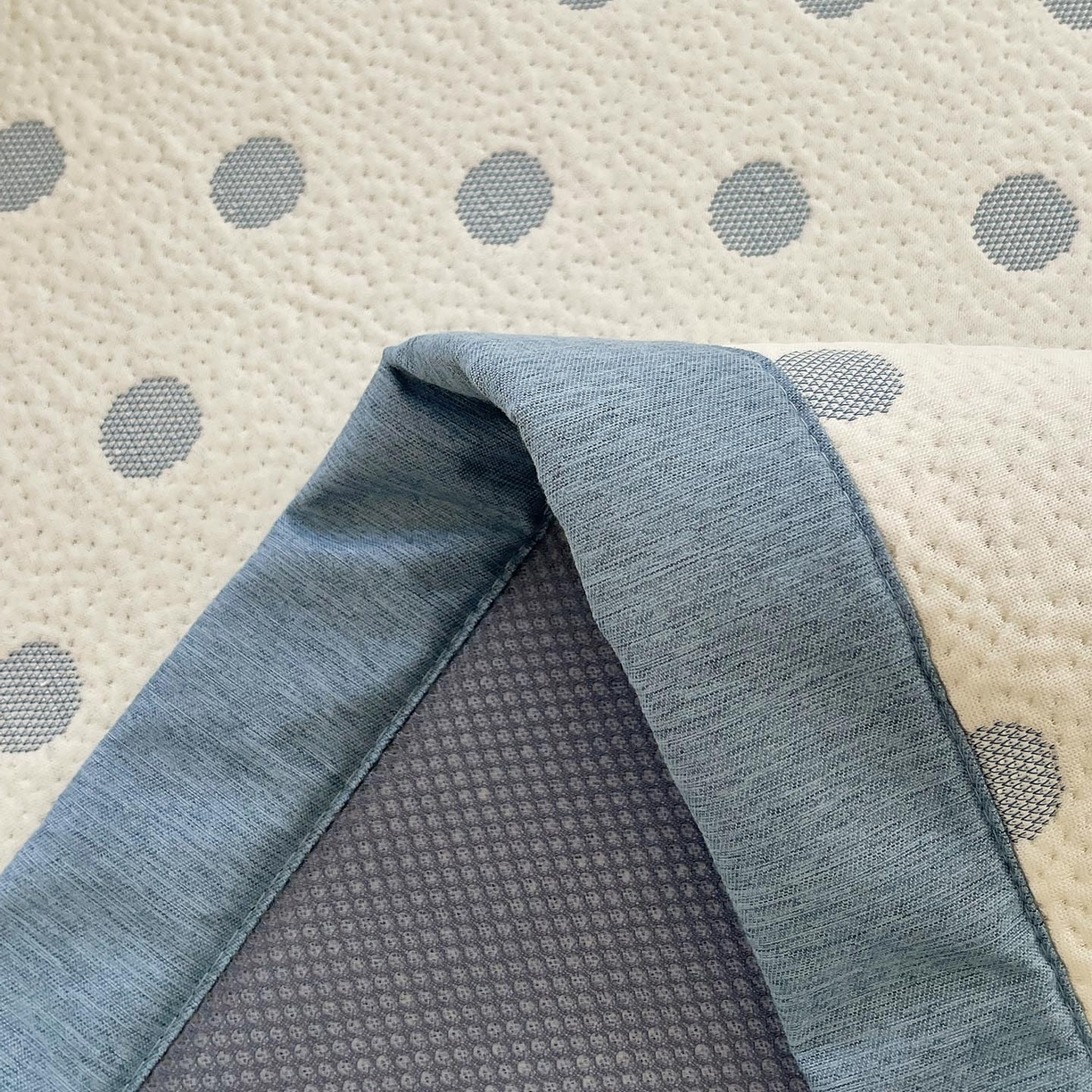 91家纺网 家纺一手货源 找家纺 帅露家纺 2026新款A类PE中分子卡通大版绣花软凉席席子 平铺款-蓝调企鹅