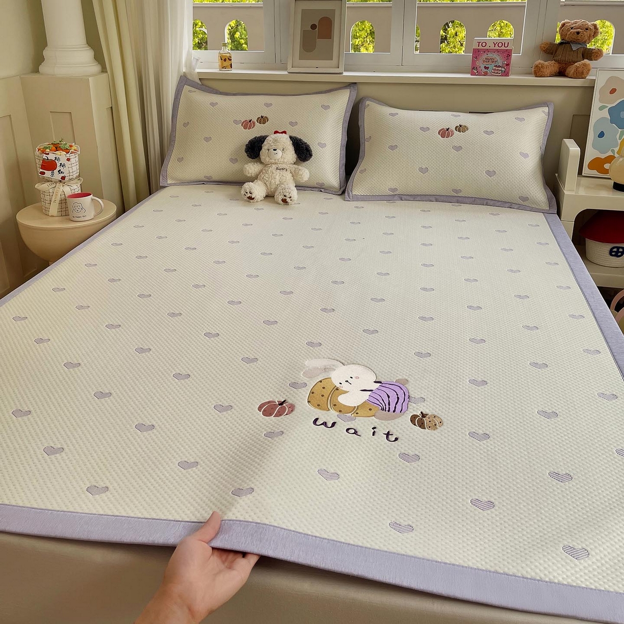 91家纺网 家纺一手货源 找家纺 帅露家纺 2026新款A类PE中分子卡通大版绣花软凉席席子 平铺款-懒懒兔