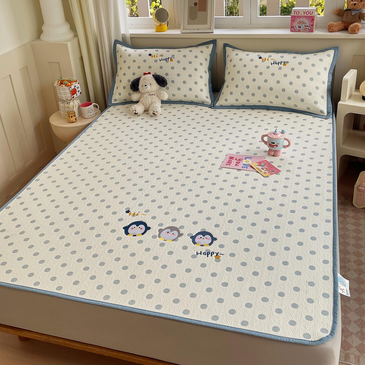 91家纺网 家纺一手货源 找家纺 帅露家纺 2026新款A类PE中分子卡通大版绣花软凉席席子 床笠款-蓝调企鹅