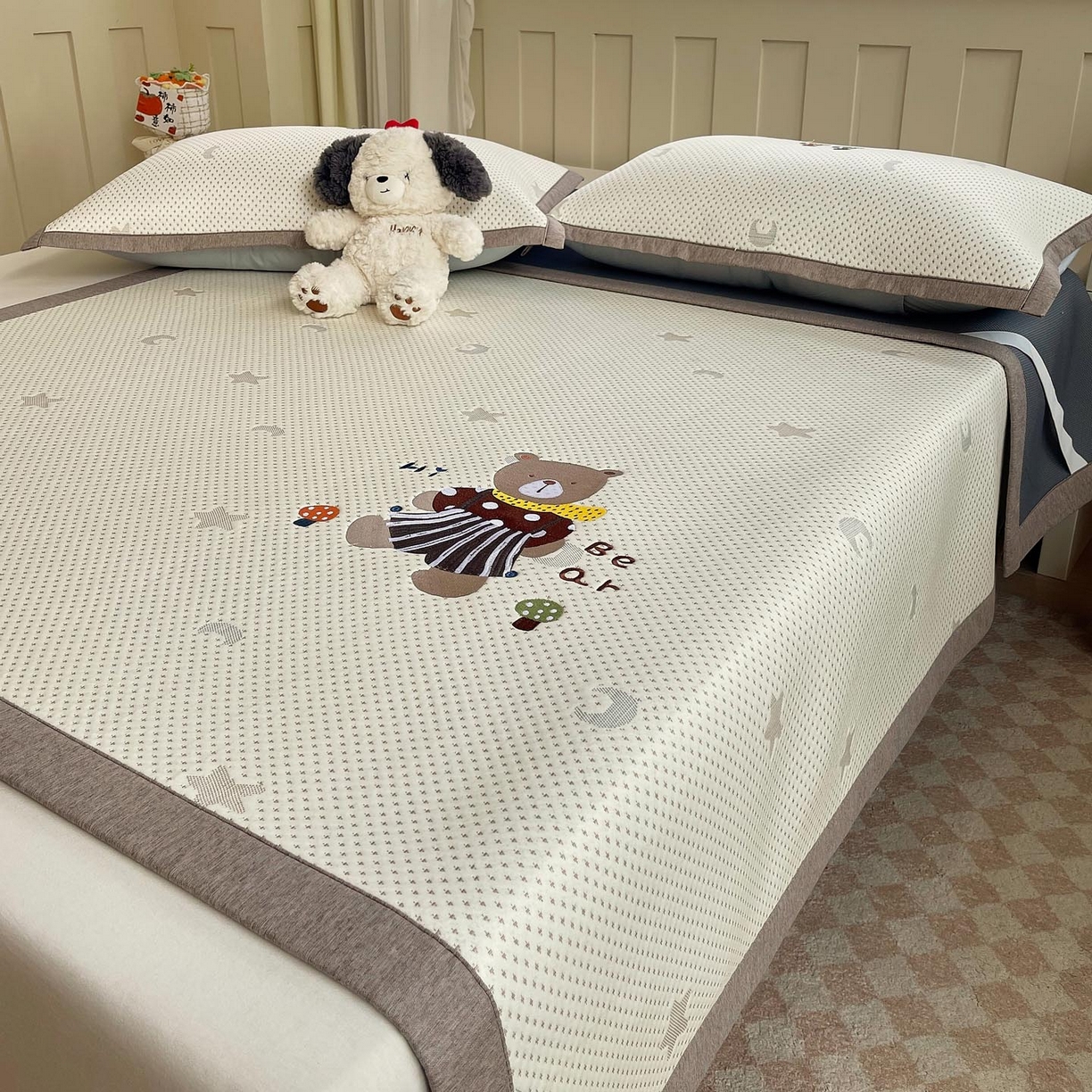 91家纺网 家纺一手货源 找家纺 帅露家纺 2026新款A类PE中分子卡通大版绣花软凉席席子 平铺款-星月织梦