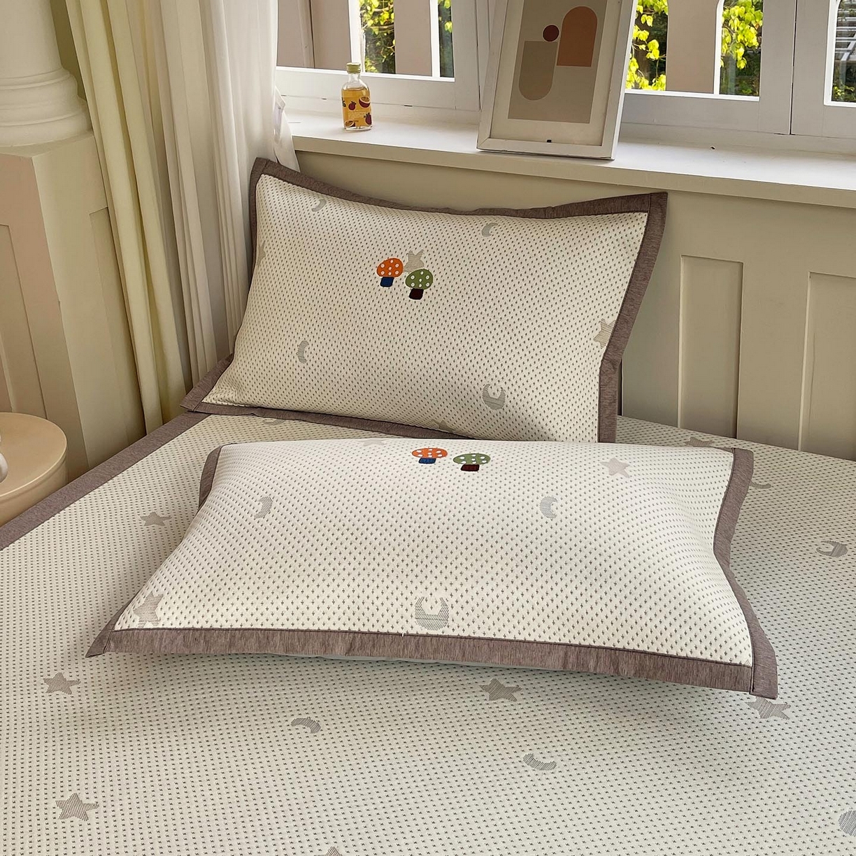 91家纺网 家纺一手货源 找家纺 帅露家纺 2026新款A类PE中分子卡通大版绣花软凉席席子 平铺款-星月织梦