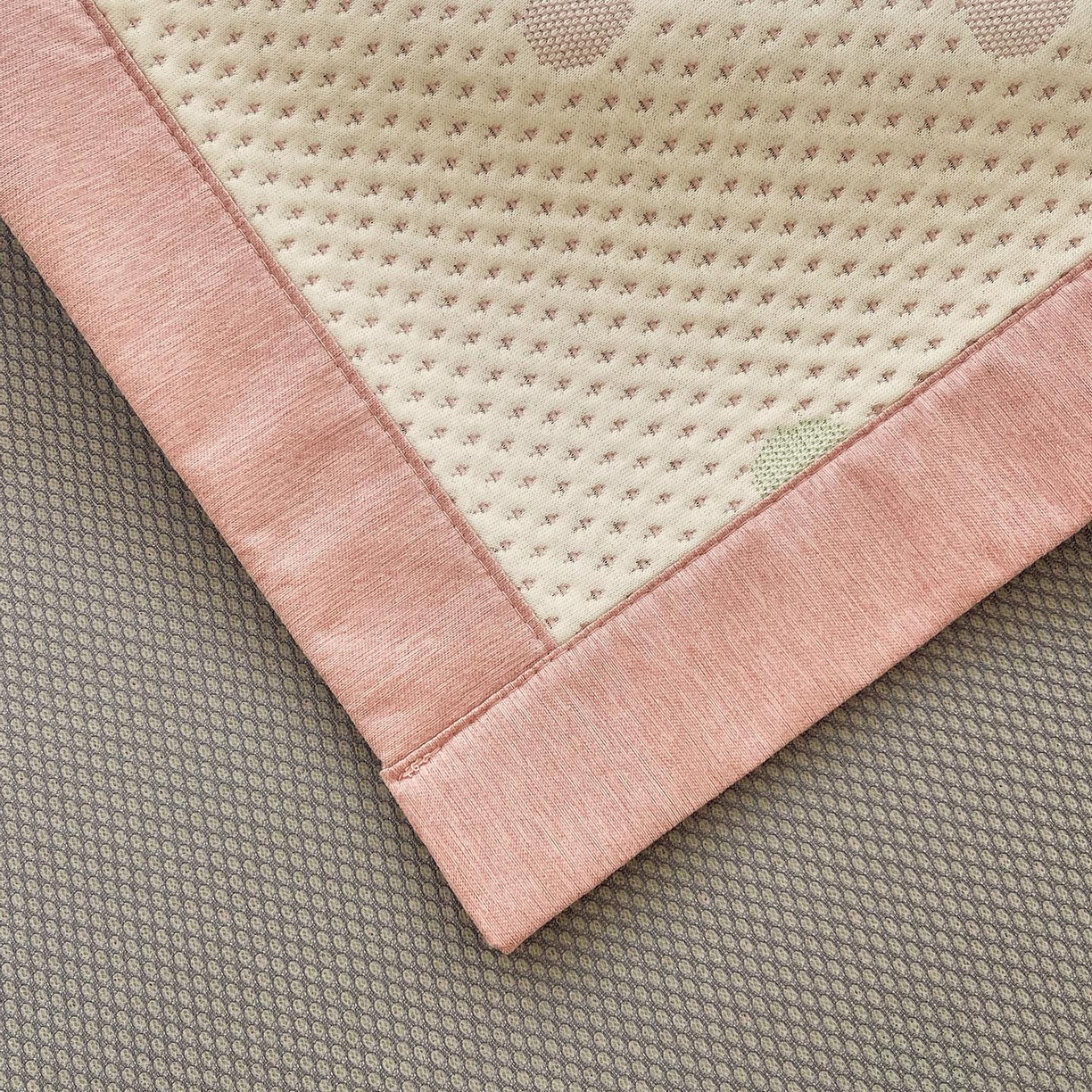 91家纺网 家纺一手货源 找家纺 帅露家纺 2026新款A类PE中分子卡通大版绣花软凉席席子 平铺款-粉屿森林