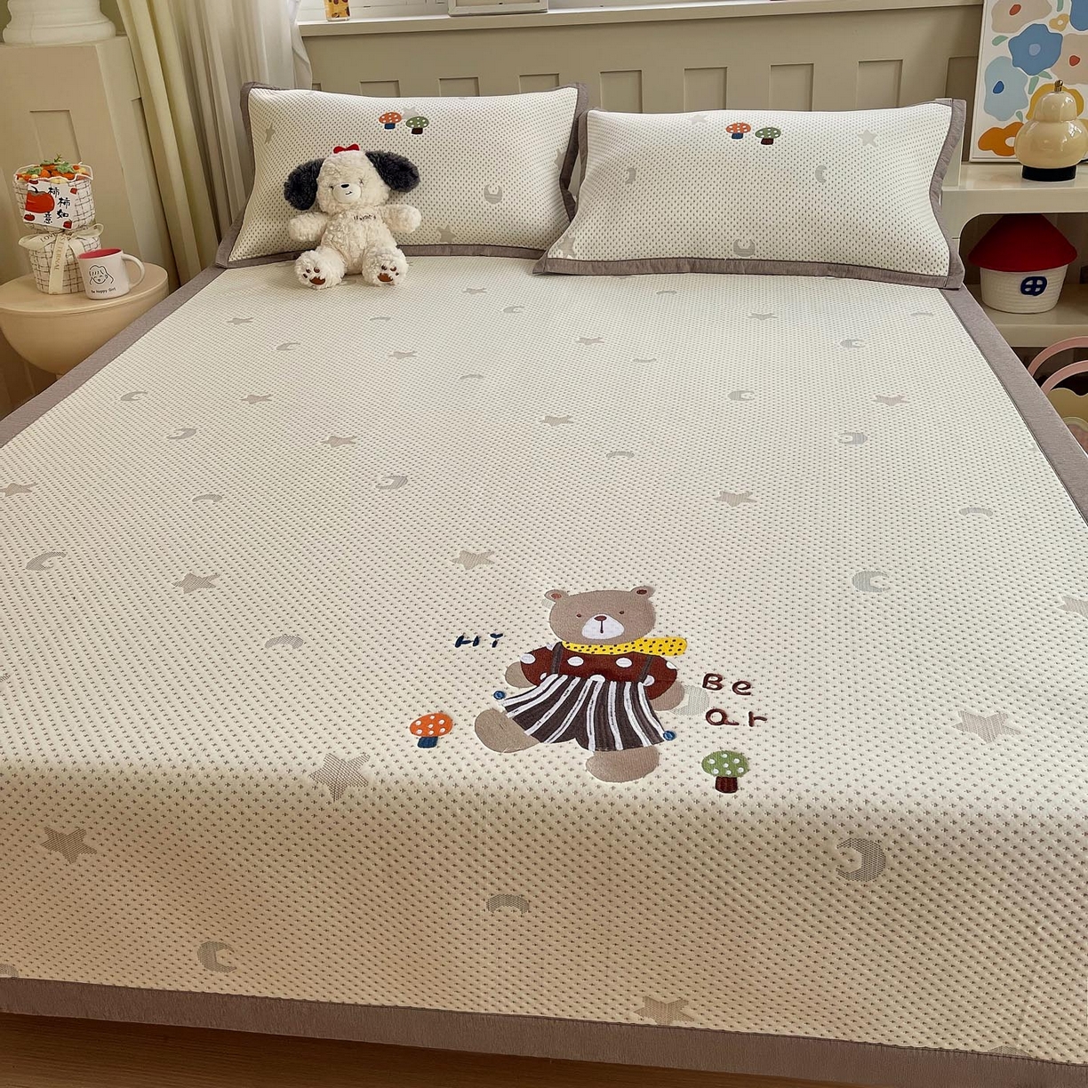 91家纺网 家纺一手货源 找家纺 帅露家纺 2026新款A类PE中分子卡通大版绣花软凉席席子 平铺款-星月织梦