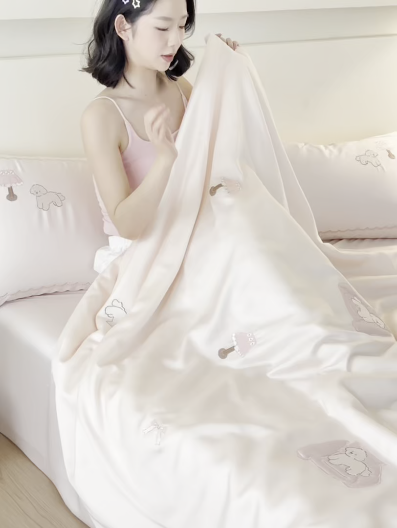 91家纺网 家纺一手货源 找家纺 安莱生活 2026新款50天丝大豆棉夏被空调被夏凉被萌宠甜夏系列 甜粉小卧