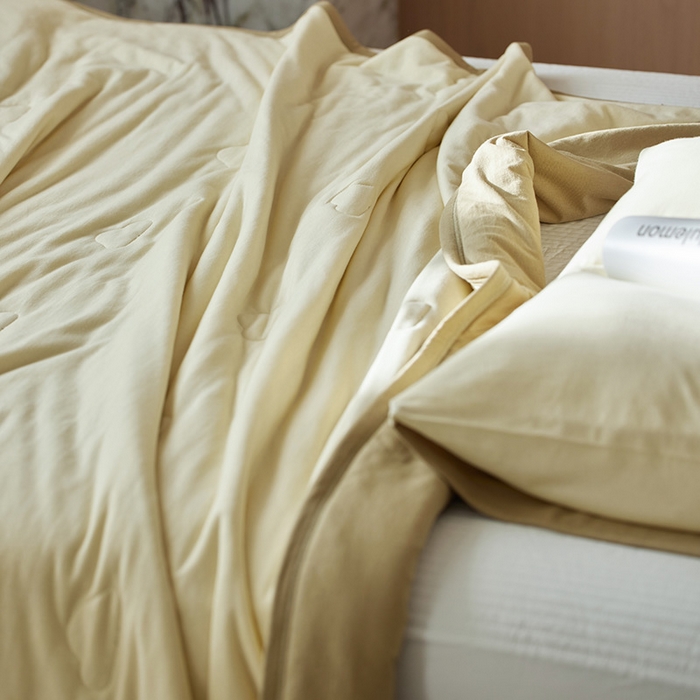 91家纺网 家纺一手货源 找家纺 安莱生活 2026新款全棉云感针织棉双拼夏被空调被夏凉被 陌上春双拼