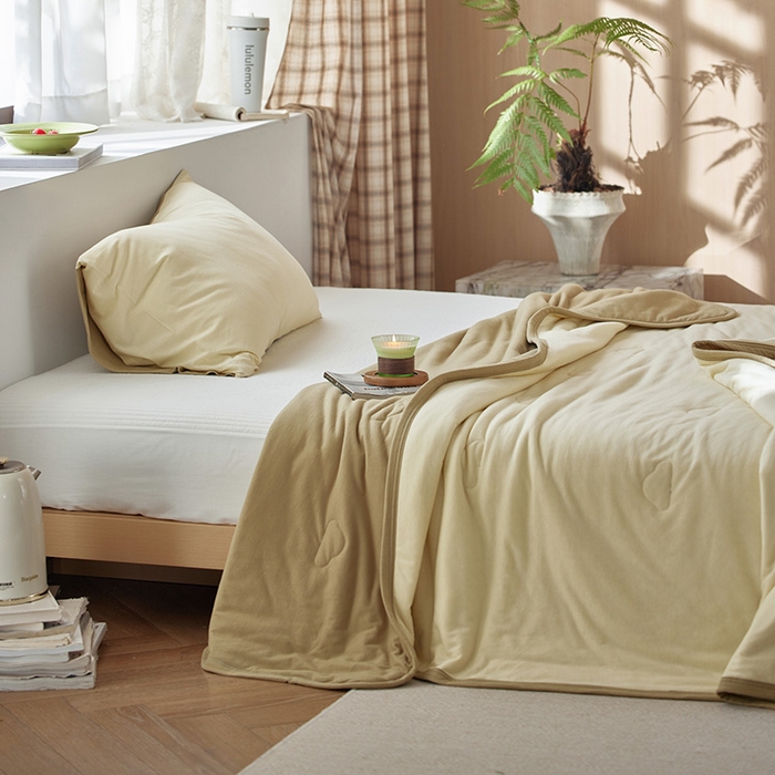 91家纺网 家纺一手货源 找家纺 安莱生活 2026新款全棉云感针织棉双拼夏被空调被夏凉被 陌上春双拼