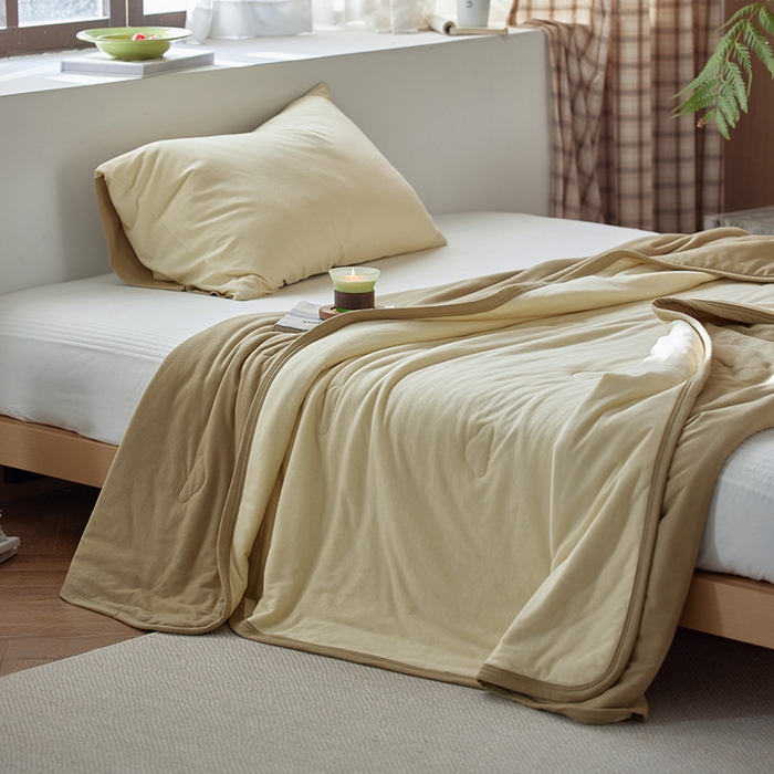 91家纺网 家纺一手货源 找家纺 安莱生活 2026新款全棉云感针织棉双拼夏被空调被夏凉被 陌上春双拼