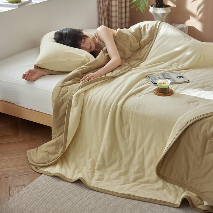 91家纺网 家纺一手货源 找家纺 安莱生活 2026新款全棉云感针织棉双拼夏被空调被夏凉被 陌上春双拼