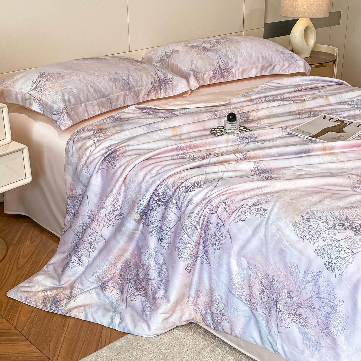 91家纺网 家纺一手货源 找家纺 （总）新方向 2026数码印花A类20%蚕丝天丝棉夏被四件套 65%60s兰精天丝 35%100支长绒棉--漫枝