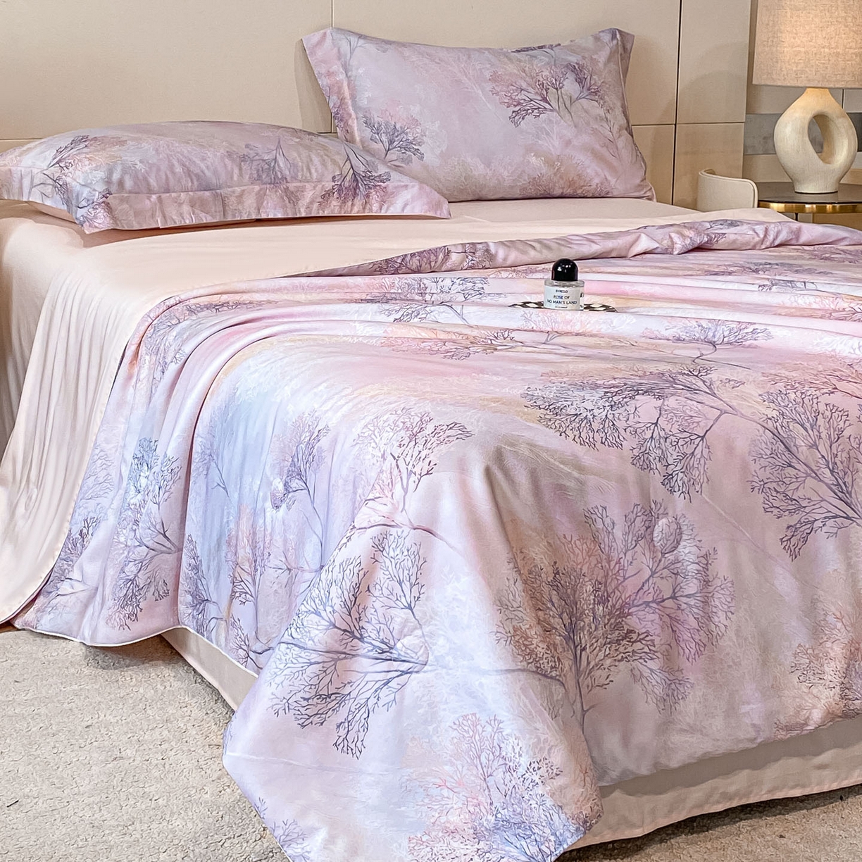 91家纺网 家纺一手货源 找家纺 （总）新方向 2026数码印花A类20%蚕丝天丝棉夏被四件套 65%60s兰精天丝 35%100支长绒棉--漫枝