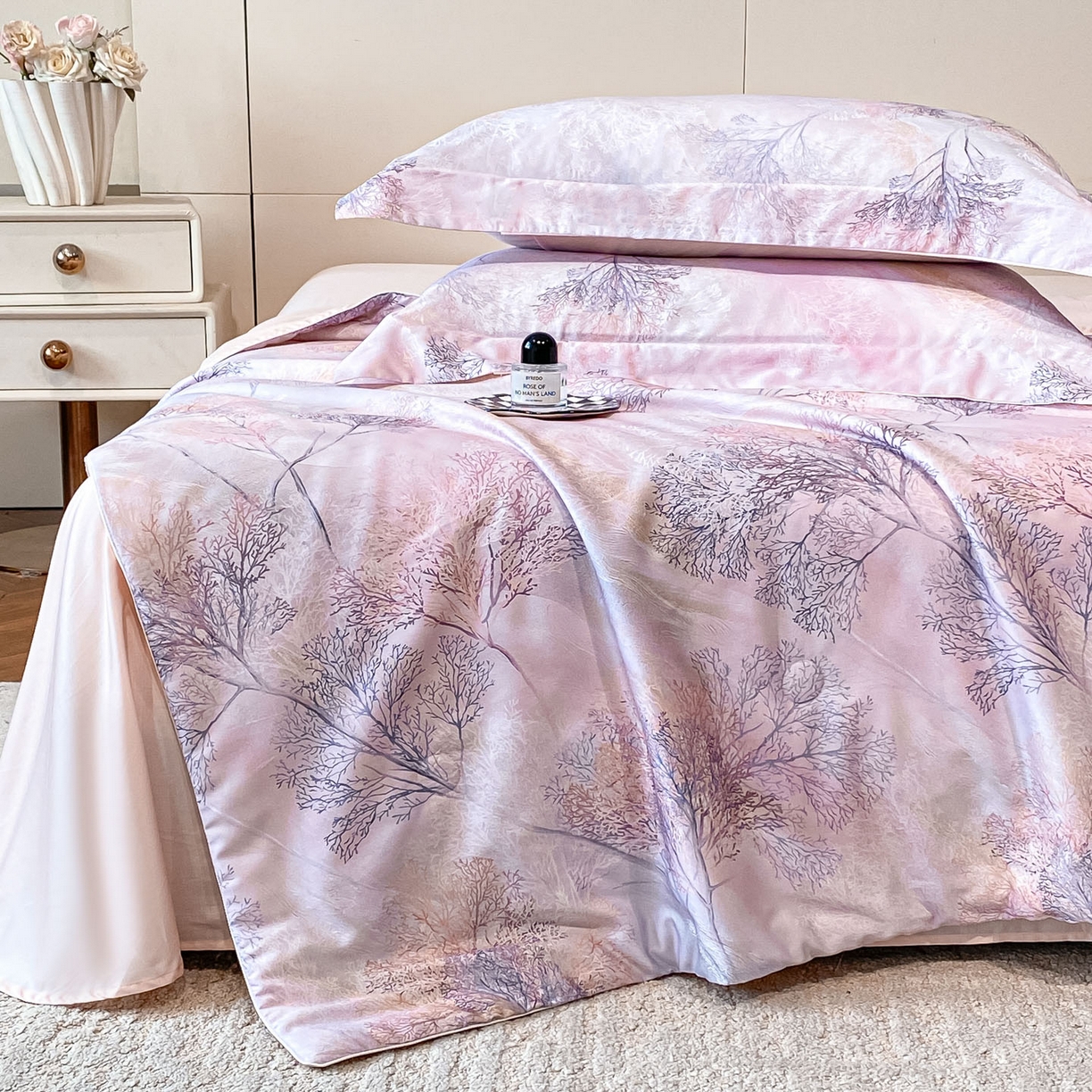 91家纺网 家纺一手货源 找家纺 （总）新方向 2026数码印花A类20%蚕丝天丝棉夏被四件套 65%60s兰精天丝 35%100支长绒棉--漫枝